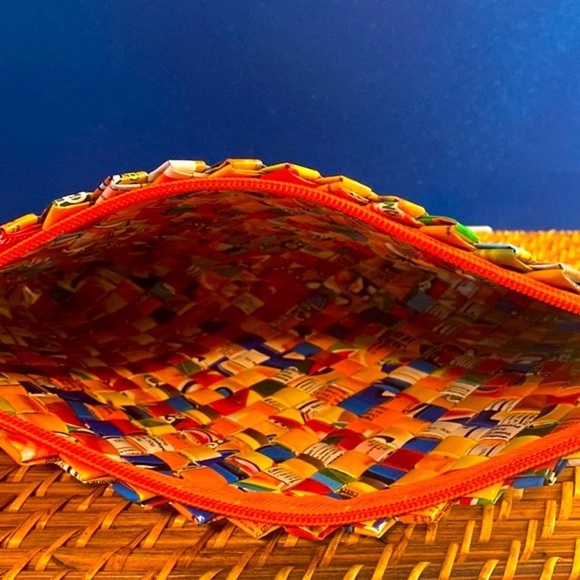 Women's Purse - Clutch Recycled Gum/Candy Wrappers with Zipper Colorful - Bag - Picture 3 of 4